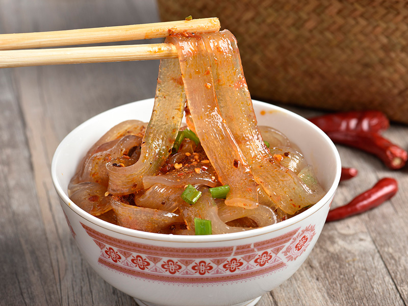 宽粉不止烫火锅好吃，这样做更好吃，酸辣入味有嚼劲，暖胃又解馋